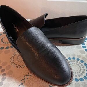 Inidgo Rd black flats